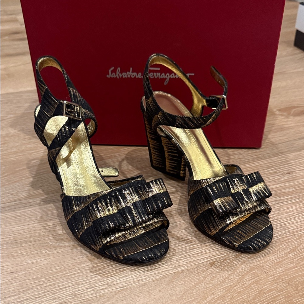 Salvatore Ferragamo Black Gold Sandals Vara Bow Pump Heels Shoes